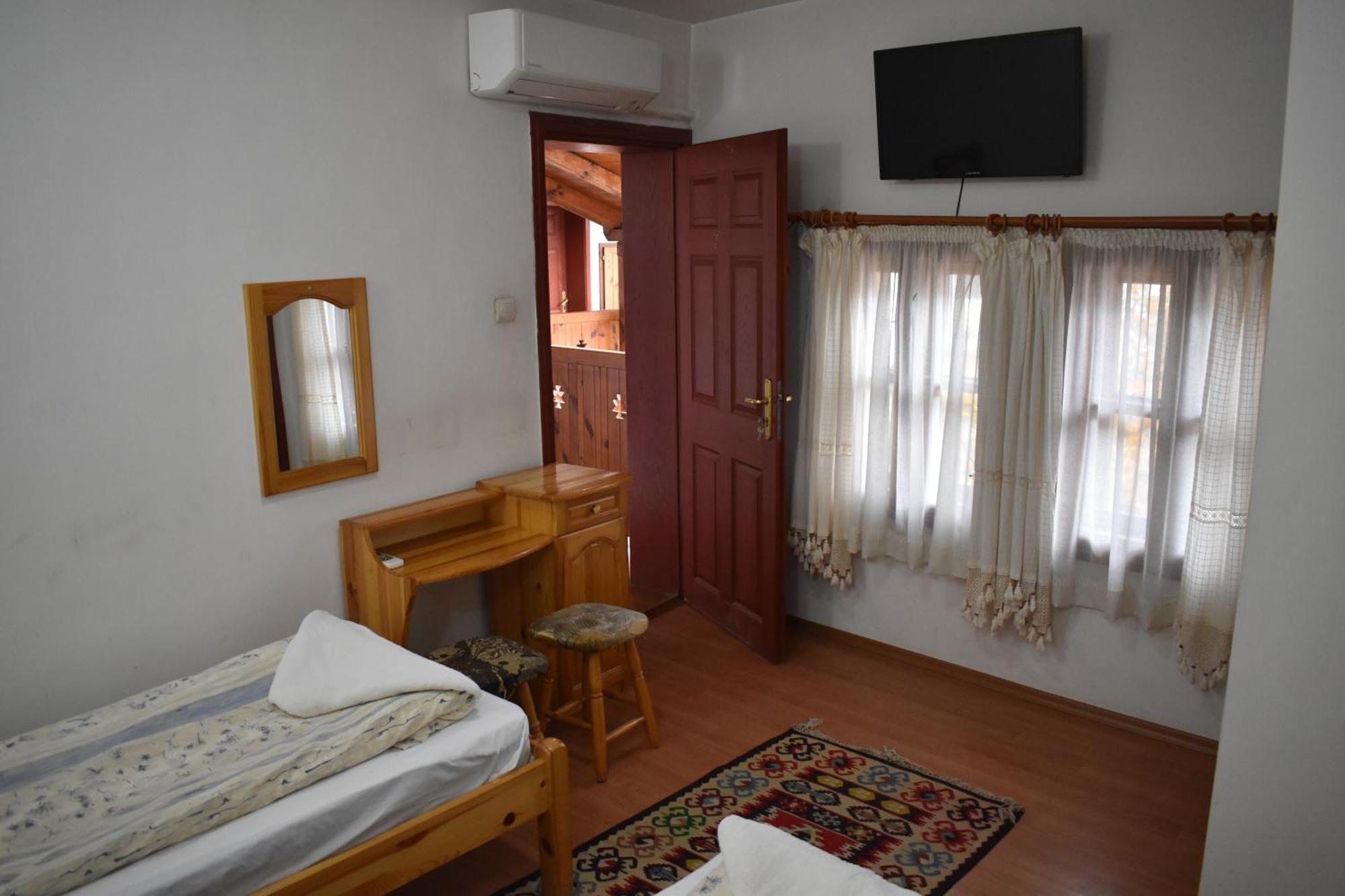 Хотел-Механа Павлова Къща Chiprovtsi Exteriör bild